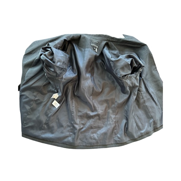 Jones New York Collection Platinum 2 button suit jacket. Size 12. Work career - Picture 6 of 9